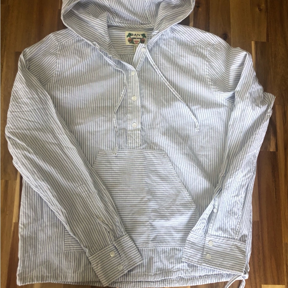 Gant 100% cotton hooded shirt. Picnics, beach and summer night pool parties.